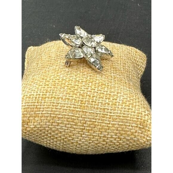 Vintage Rhinestone Starburst Brooch Pin Silver-Tone Clear Crystal Accent Jewelry - Picture 3 of 7